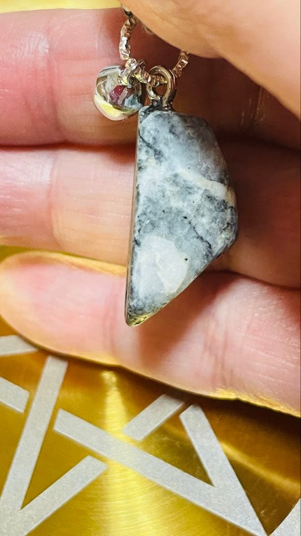 本日ラスト❣️即購入可✨2月22日‼️限定1✨糸魚川翡翠 昇り白蛇と卵❣️