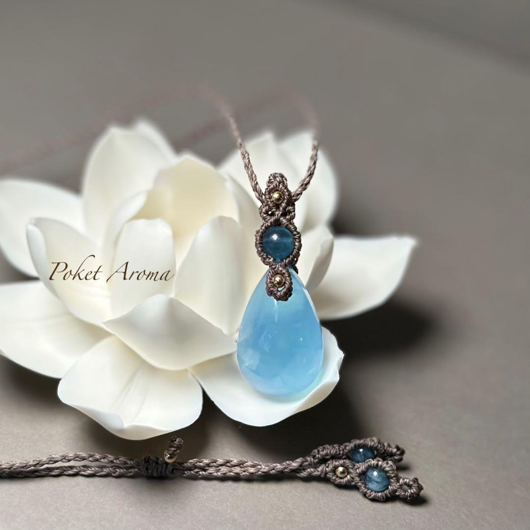 『清流』アクアマリンとディープカラーアクアマリンのマクラメペンダントネックレス