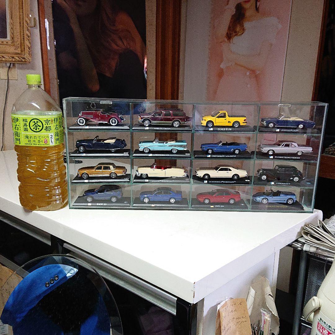 ミニカーのコレクション16台です。