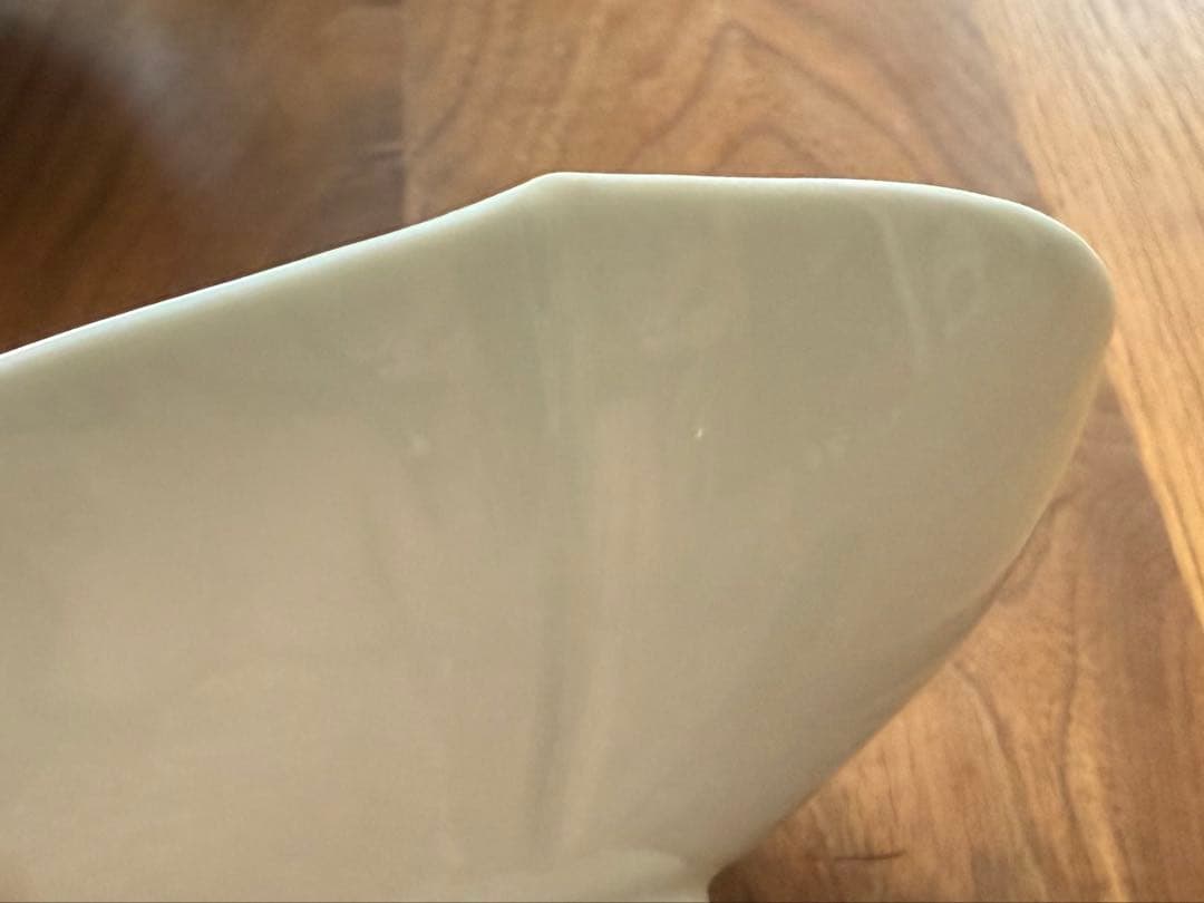 【井上萬二】有田焼　重要無形文化財　人間国宝　白磁花形銘々皿　青白磁　三客