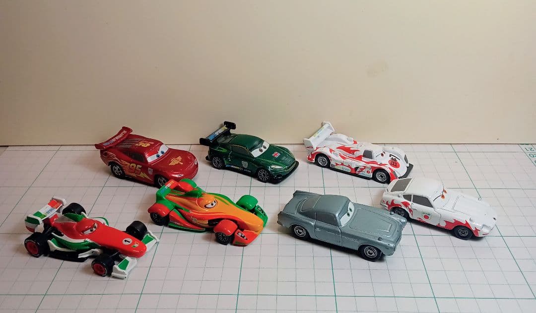 トミカディズニーカーズ7台