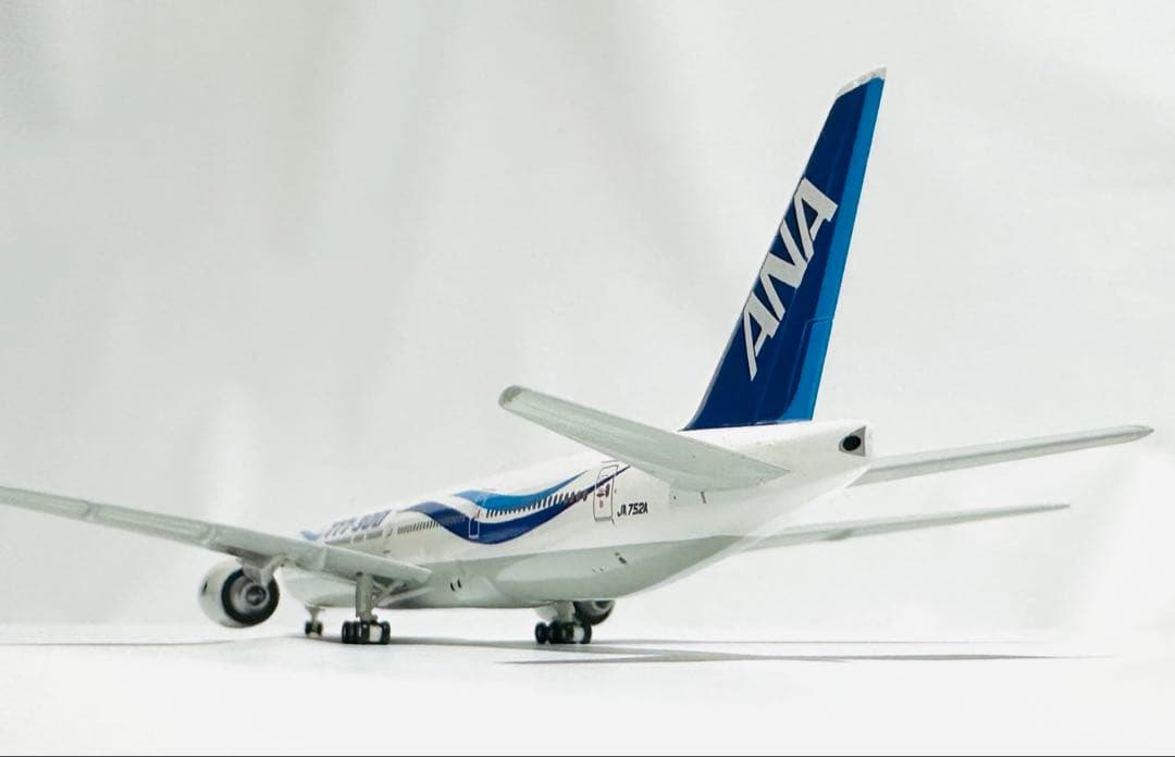 全日空商事 1/400 777-300 ANA特別塗装