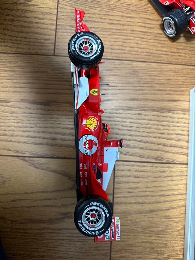Ferrari F2004 1/18 ミニカー ディスプレイケース付き2台