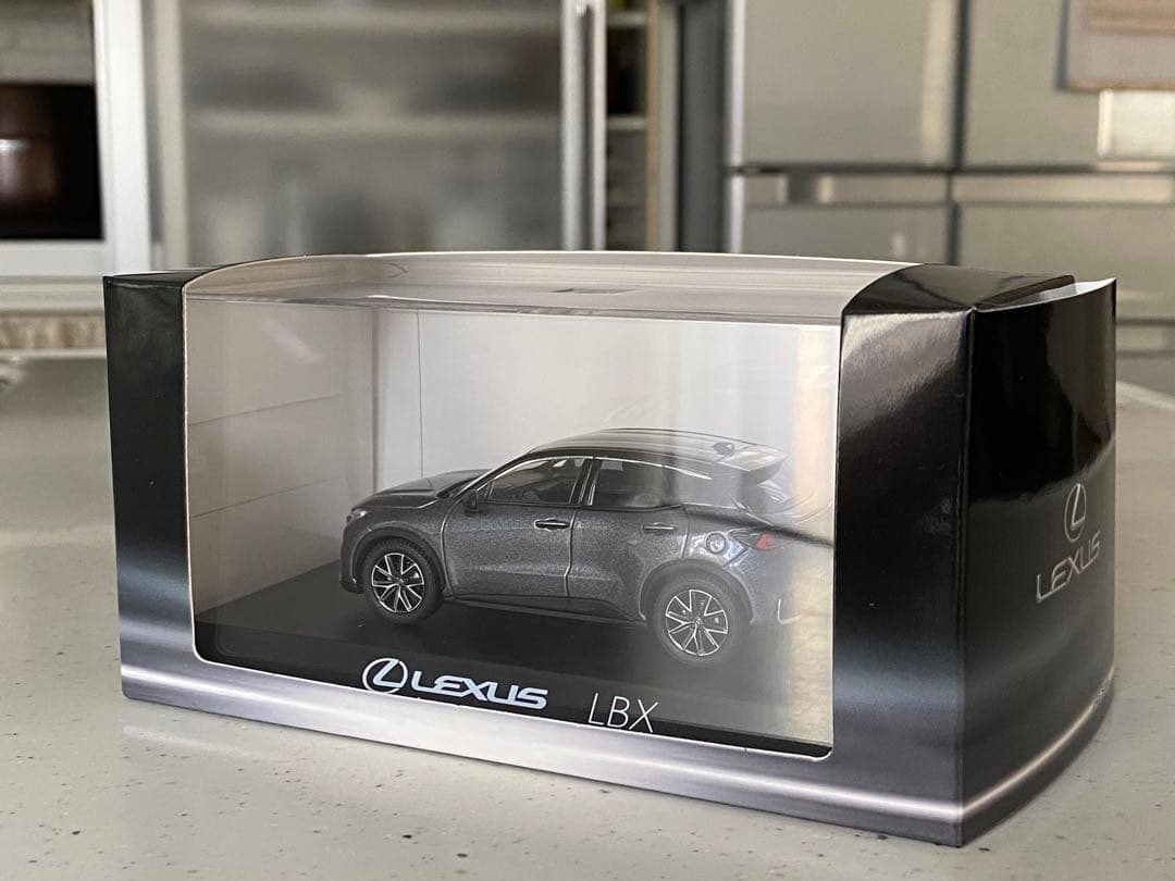 【新品】Lexus LBX ミニカー 1/43 スケール グレー