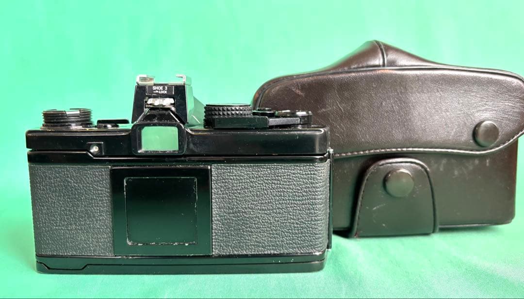 ★ OLYMPUS OM-2 (革ケース付) + 標準レンズ 50mm F1.4