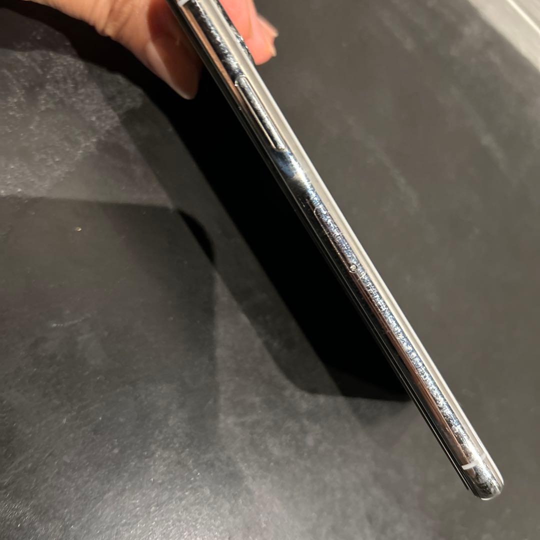 Apple iPhone X シルバー　画面に縦線あり