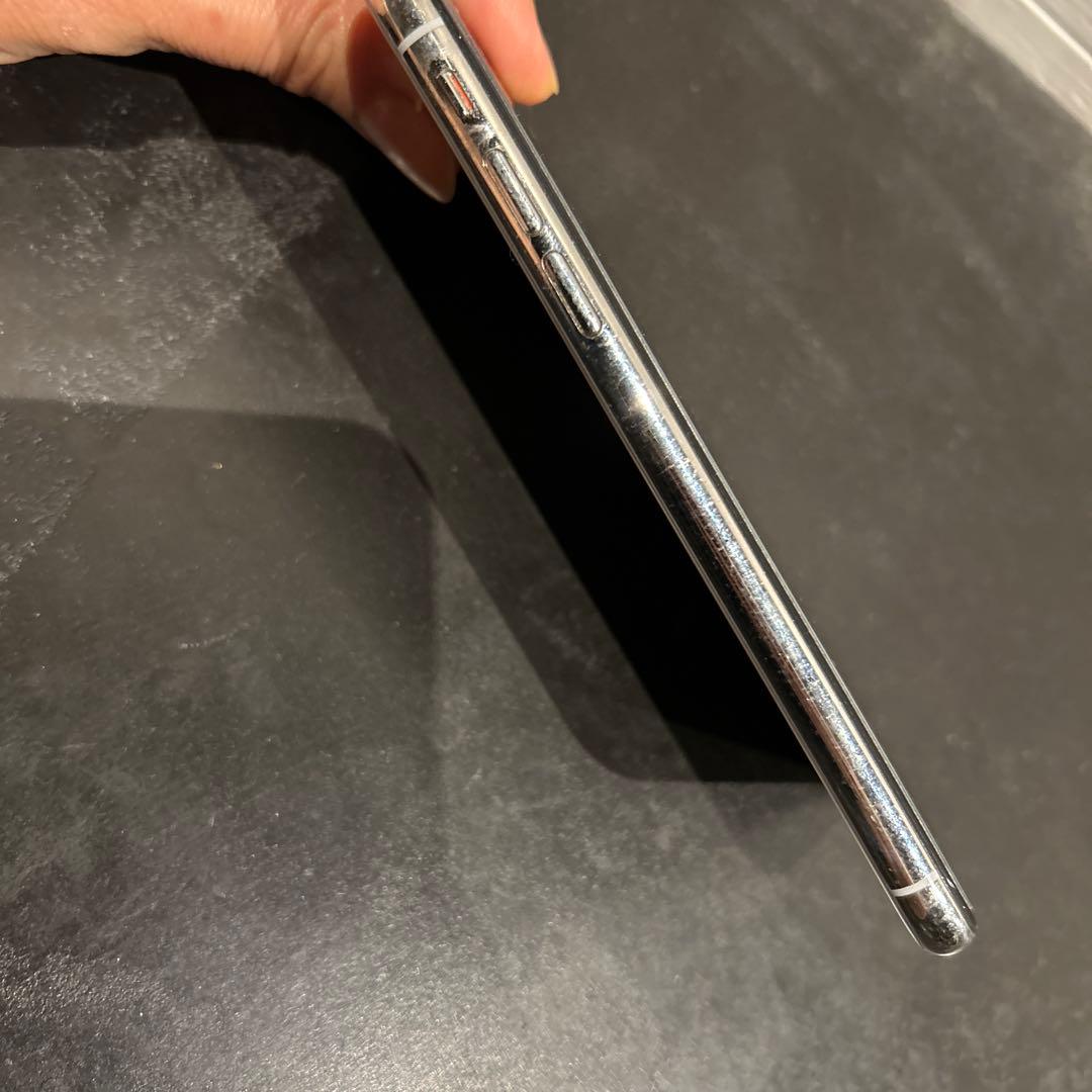 Apple iPhone X シルバー　画面に縦線あり