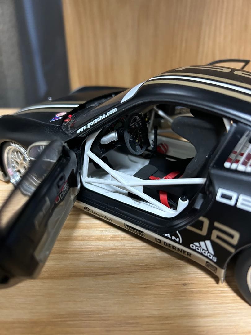 貴重　オートアート1／18 ポルシェ911希少なカラー 訳あり