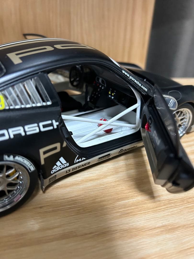 貴重　オートアート1／18 ポルシェ911希少なカラー 訳あり