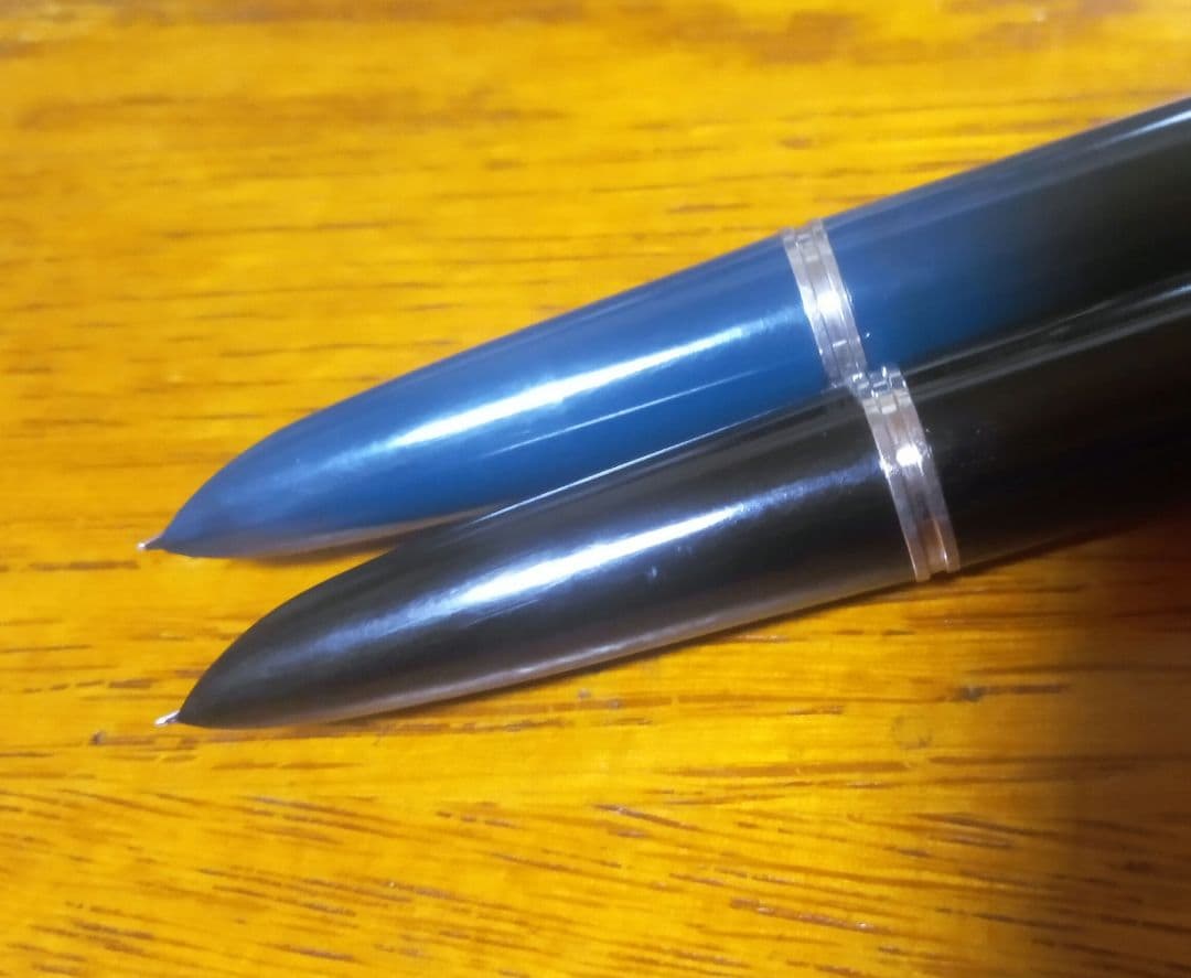 【値下げ❗】【PARKER 51万年筆2本 】 黒と青金色・インク付き