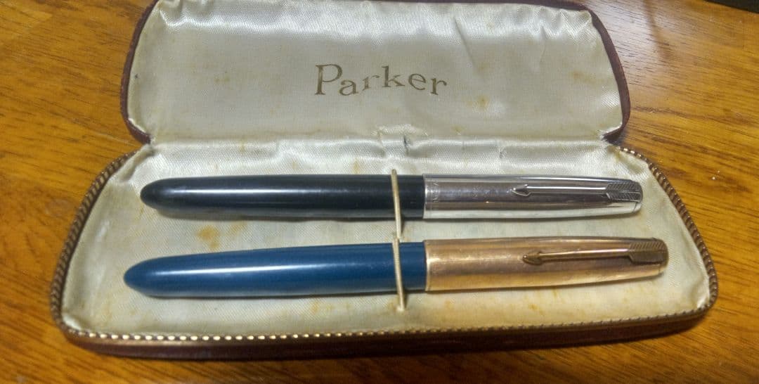 【値下げ❗】【PARKER 51万年筆2本 】 黒と青金色・インク付き