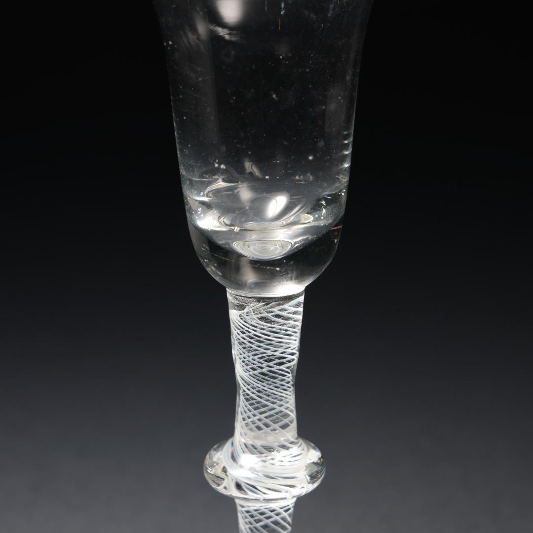 アンティークグラス　オペーク（乳白色）ツイストステム　ゴブレット　R1541ダI