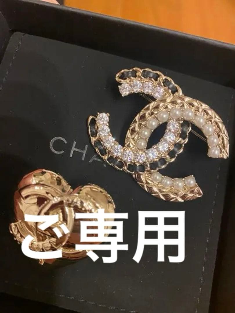 CHANEL ブローチ　CHANELマークの方のみ