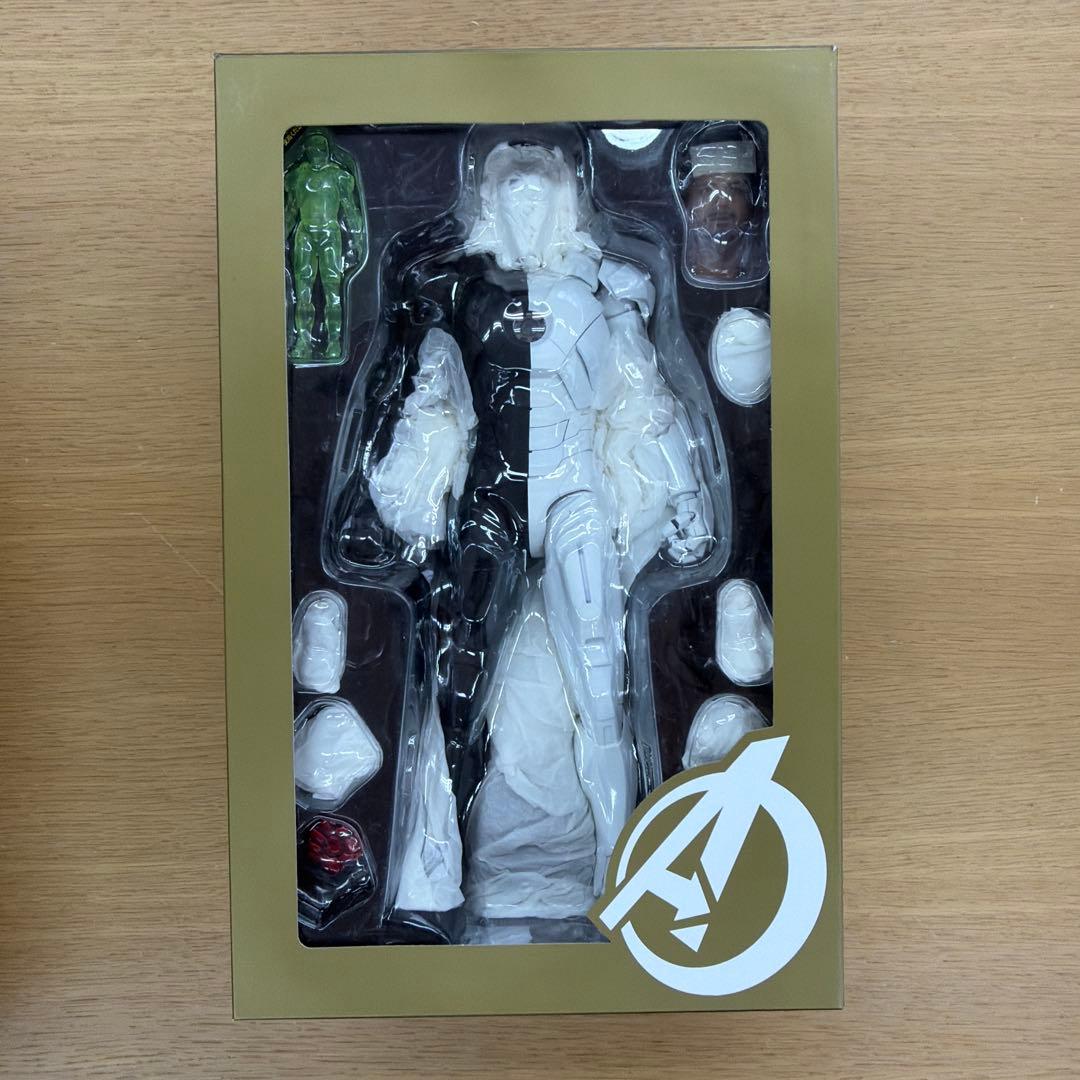 HOT TOYS アベンジャーズ　アイアンマン・マーク７　SPECIAL ED