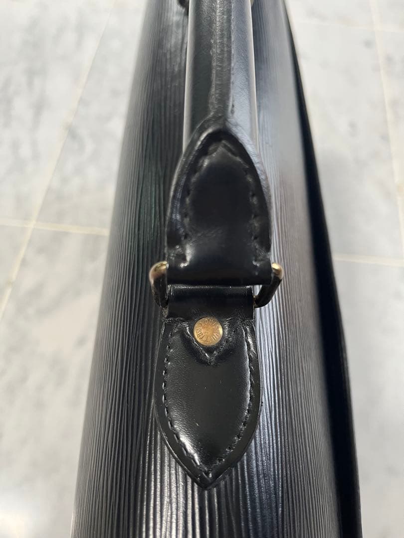 LOUIS VUITTON セルヴィエットコンセイエピビジネスバック