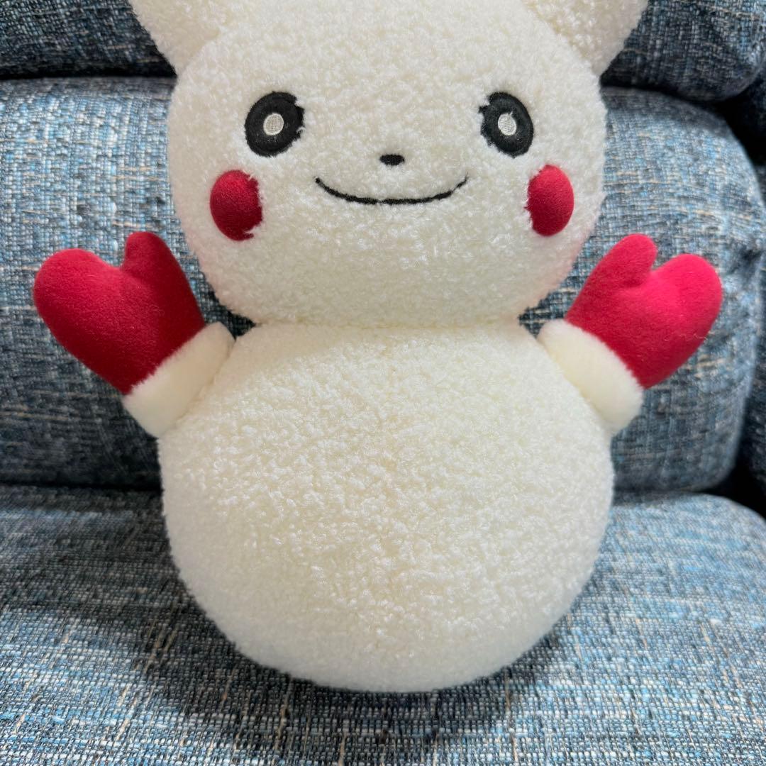 希少　ピカチュウ 雪だるま　ぬいぐるみ