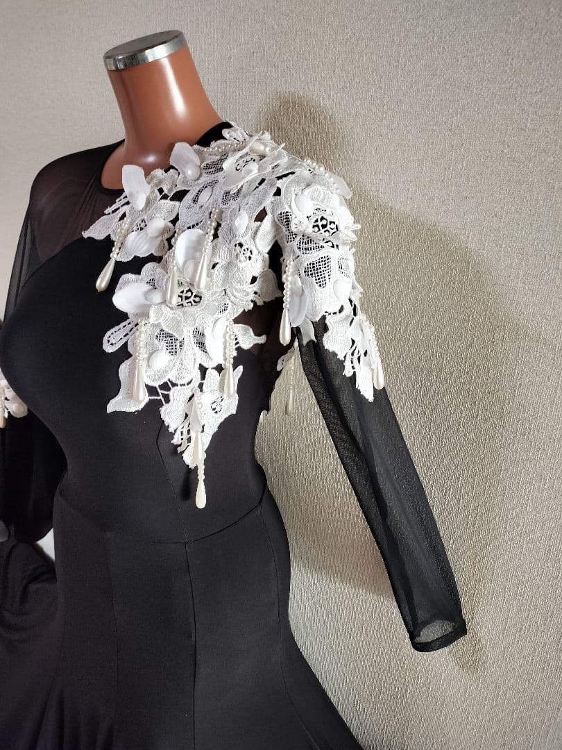 ジャンティ社交ダンス、スタンダードドレス、黒いドレスに白い小花が素敵！