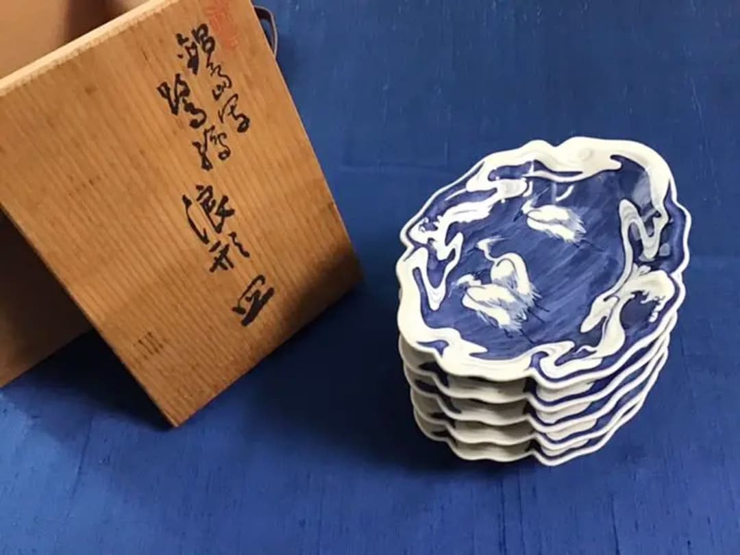 藍鍋島流水鷺図変形皿、5枚。