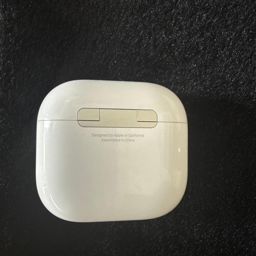 Apple AirPods 4本体と充電ケースノイキャンあり