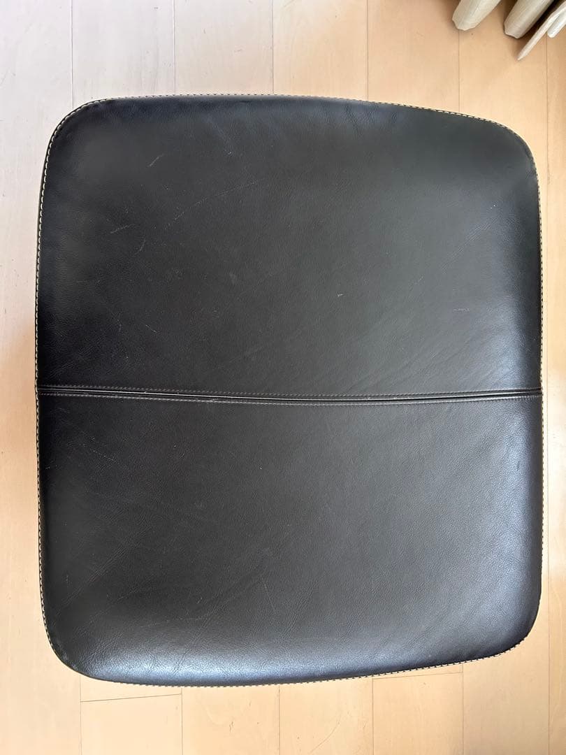 ⭐︎たまこ☺️⭐︎ カリモク 本革 スツール オットマン ZT7306