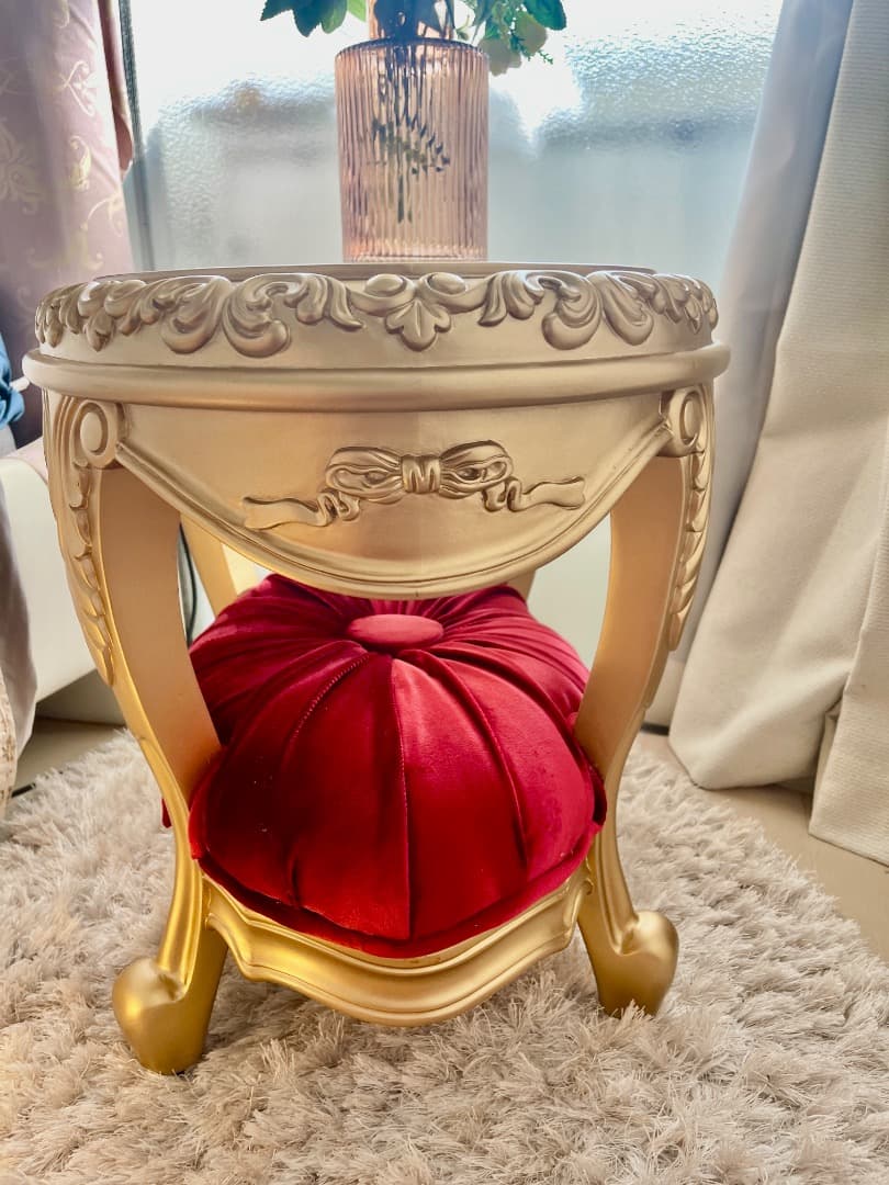 オーバル型のセンターテーブル、手作りで豪華な生地を使用