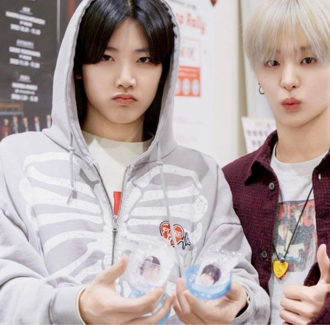 TREASURE PULSE ON ジップアップフーディ