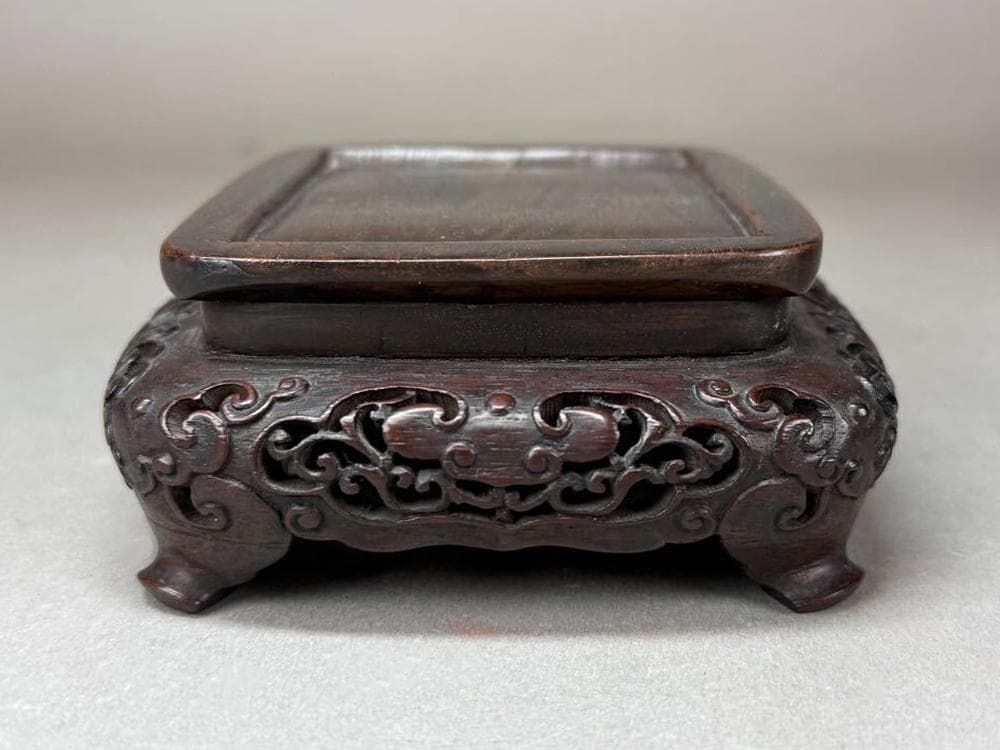 【木】　★ 竹木 紫檀彫扁六方形底座 ★　清朝期　如意雲足 細工彫刻　文房珍玩