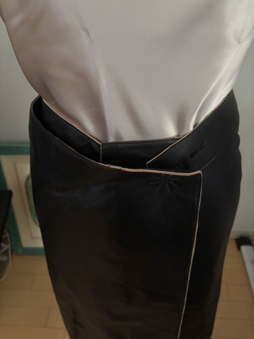 JIL SANDERジルサンダー、革の巻きスカート。新品未使用、最終価格です。