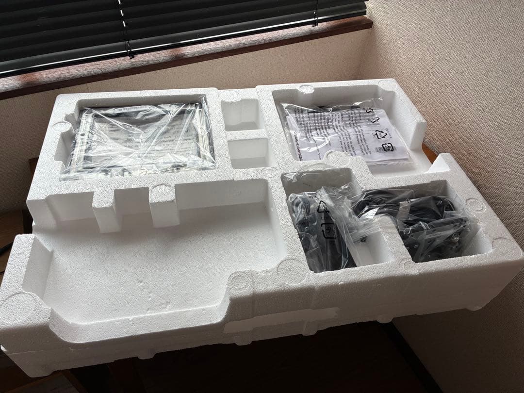 Philips 4K ウルトラ HD 液晶モ ニター 28インチ