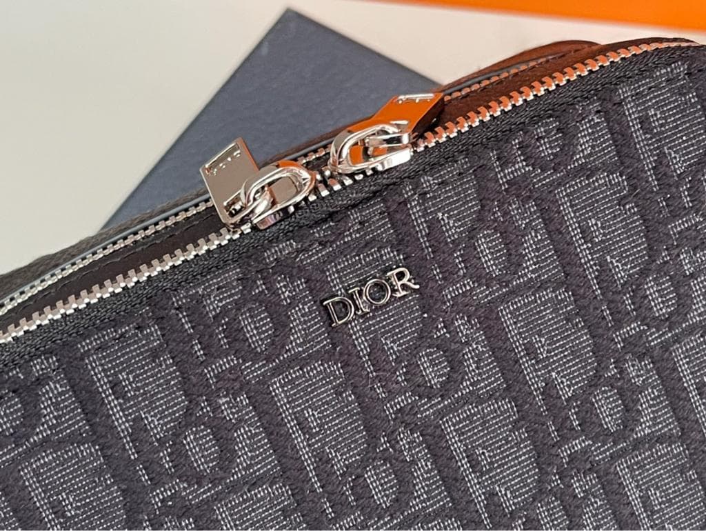 極美品ブラックショルダーバッグ