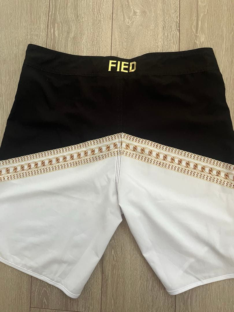 【完売品】正月セールFIEDサーフパンツ32インチ　フィジーク