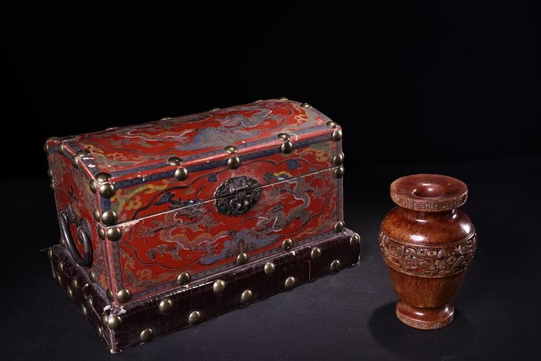 中国古美術『旧蔵 牛角花瓶』高浮彫鏨刻 老漆器箱付 極細工 置物 擺件 時代物