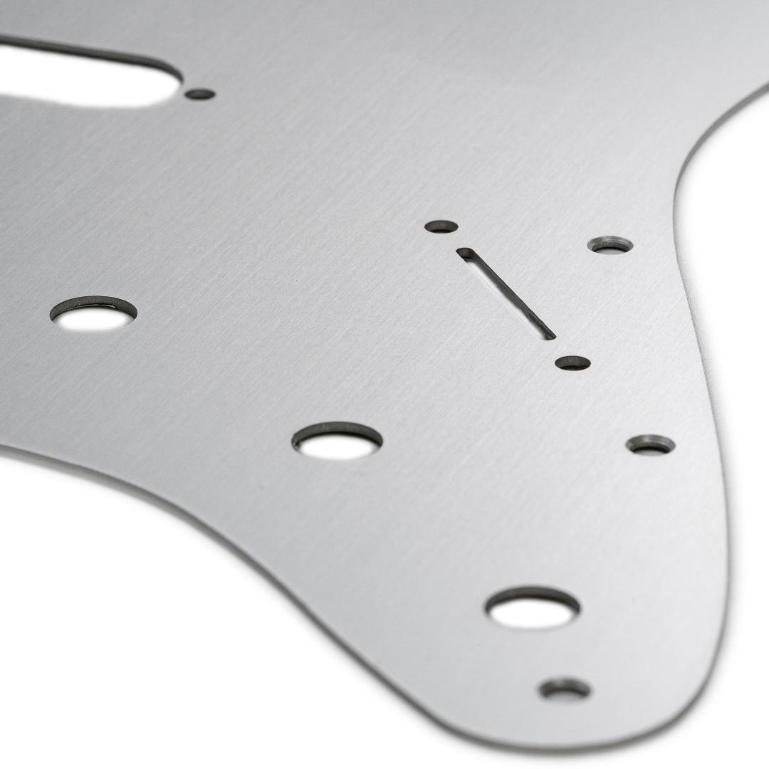 ストラト用アノダイズドピックガードSilverシルバー銀/Lotustorks