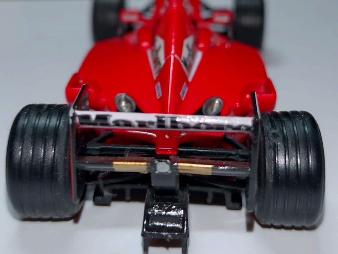 マルボロ フェラーリ F1-2000 1/43 ミハエル・シューマッハ ミニカー