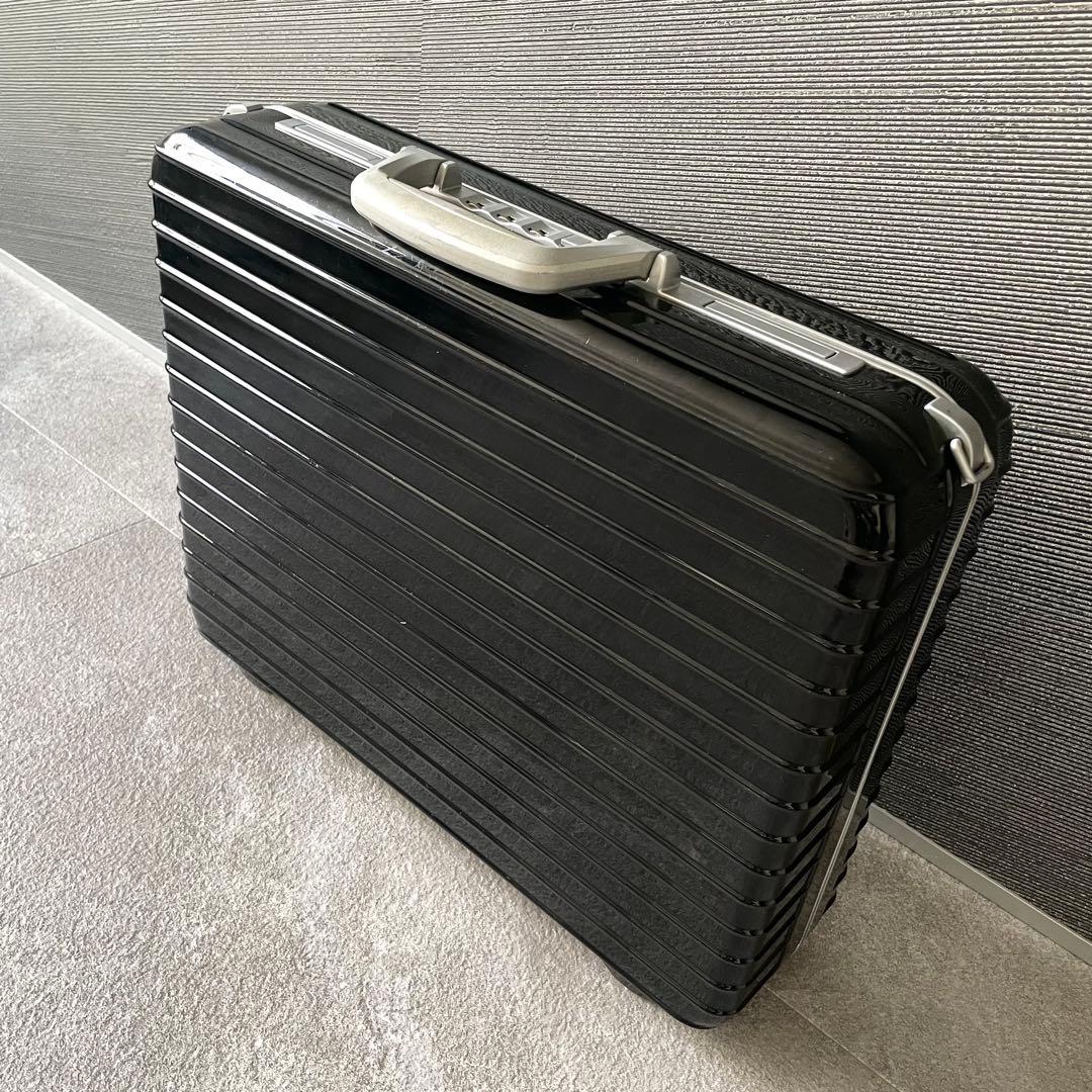 RIMOWA リモワ　アタッシュケース　ランボ　ブラック　黒　ビジネス　旅行