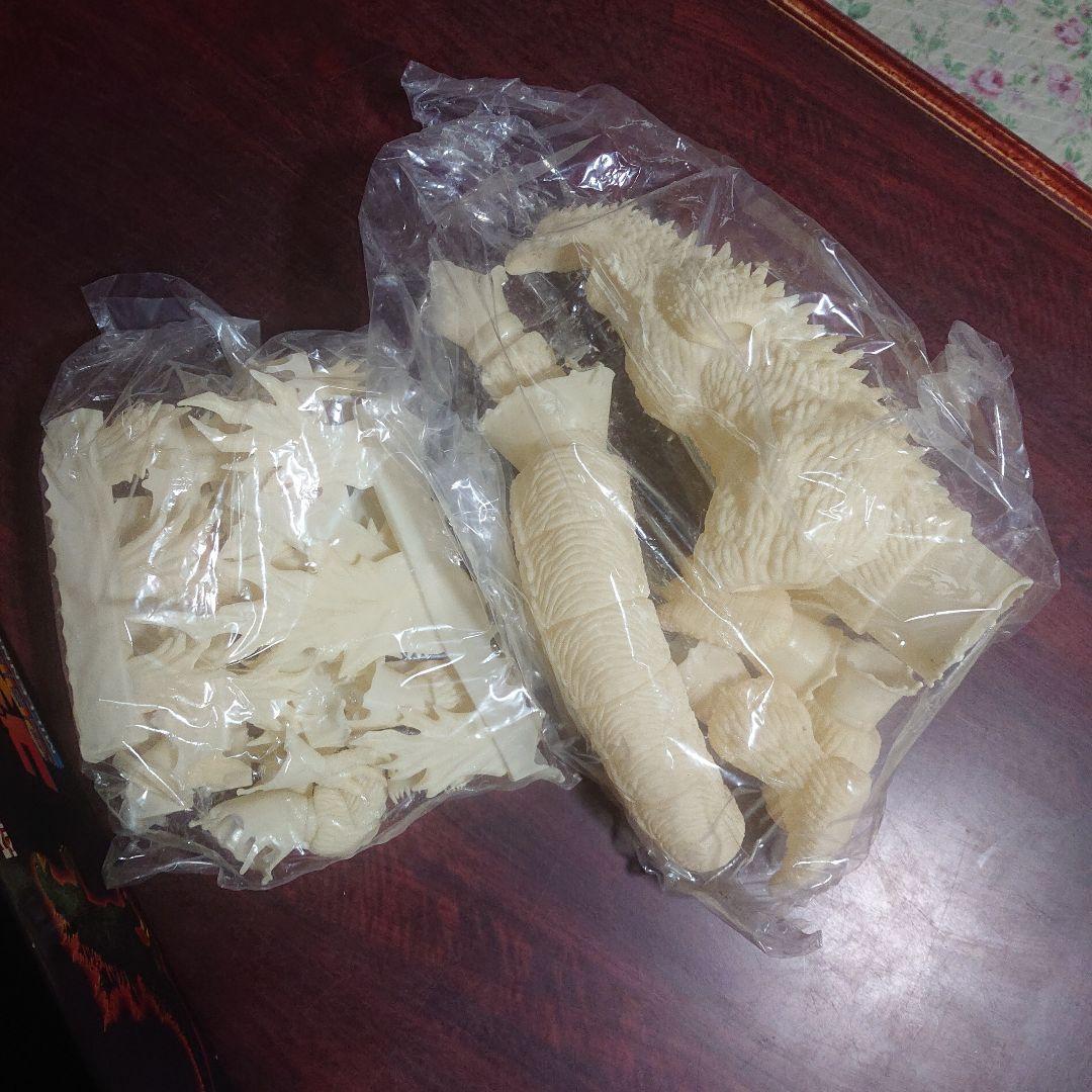 ゴジラ2000ミレニアム/ガレージキット/蓄光版