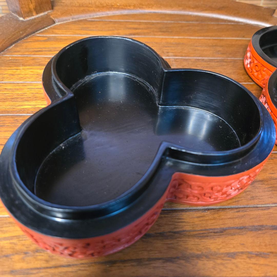 中国　堆朱彫 幾何地唐華唐草文 　三輪蓋物