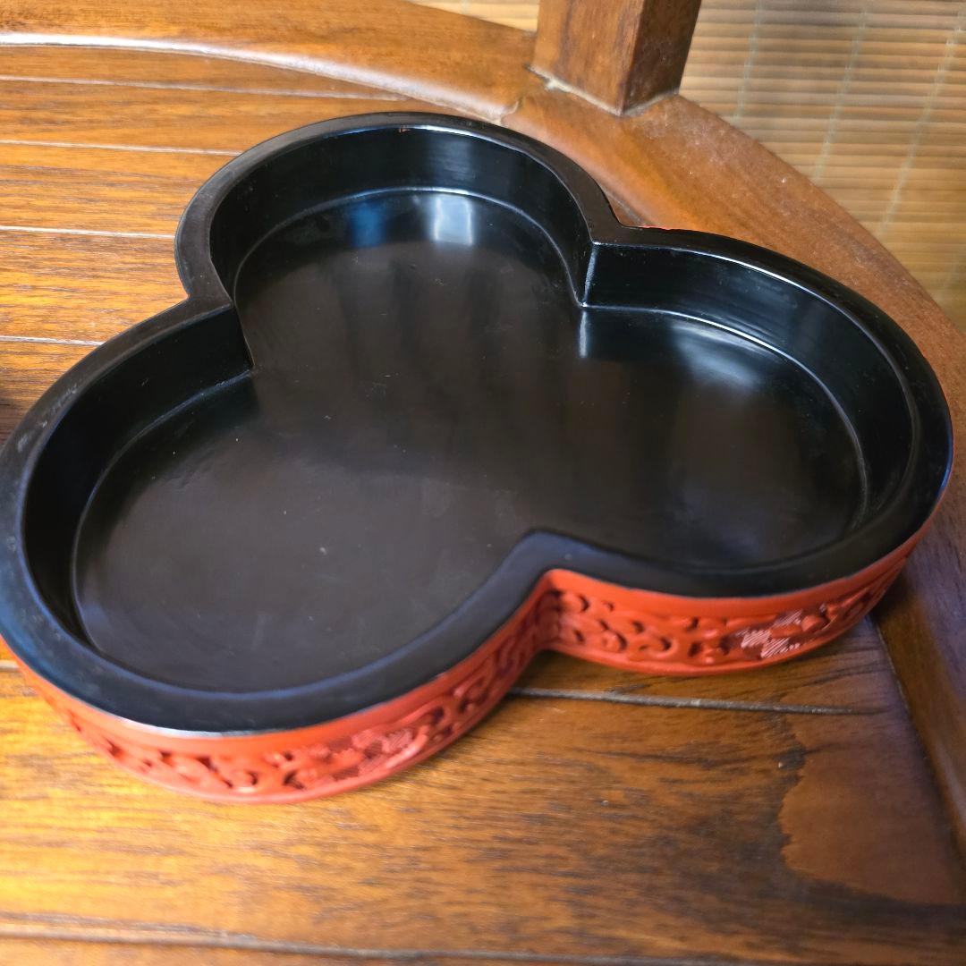 中国　堆朱彫 幾何地唐華唐草文 　三輪蓋物