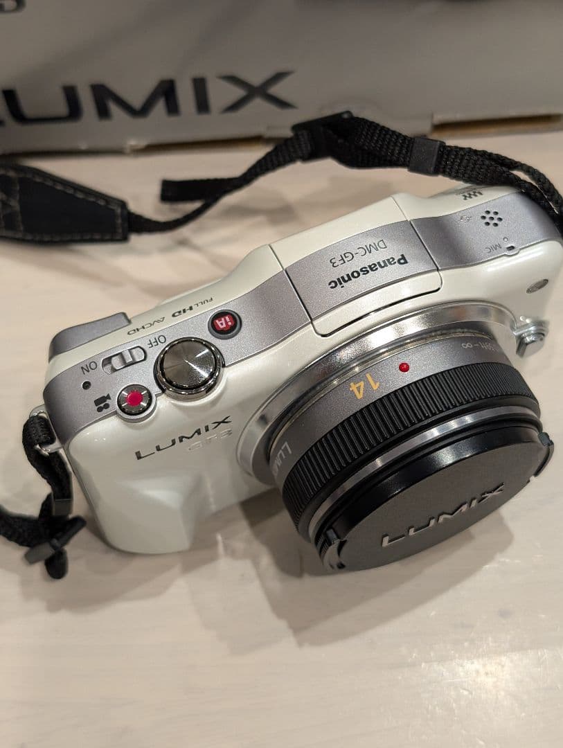 Panasonic GF3 ホワイト 14-42mmレンズ付き