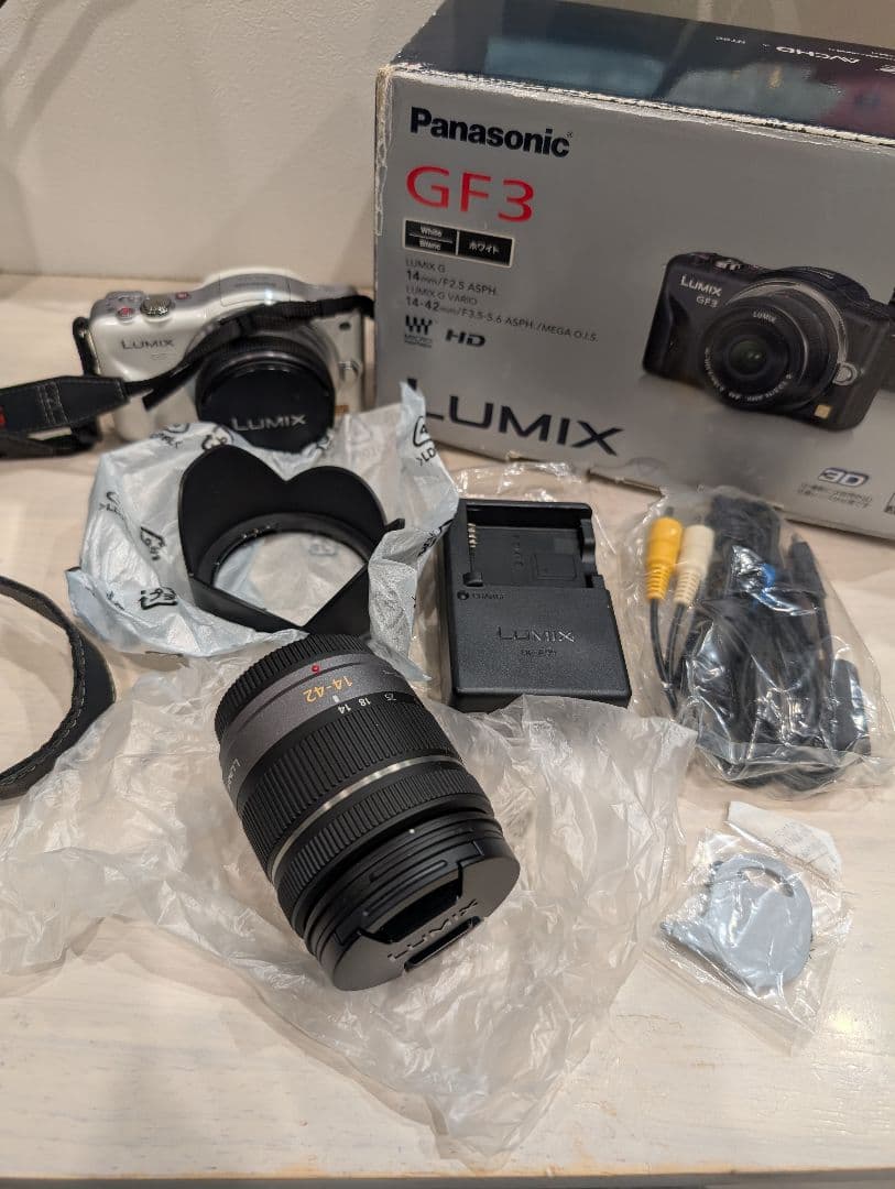 Panasonic GF3 ホワイト 14-42mmレンズ付き