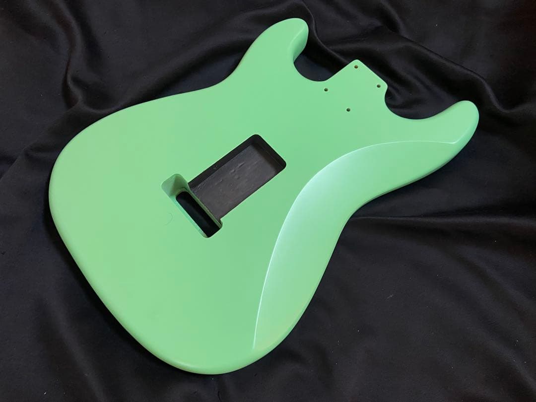ストラトキャスターボディ（No2）SSSアルダーサテン塗装　サーフグリーンカラー