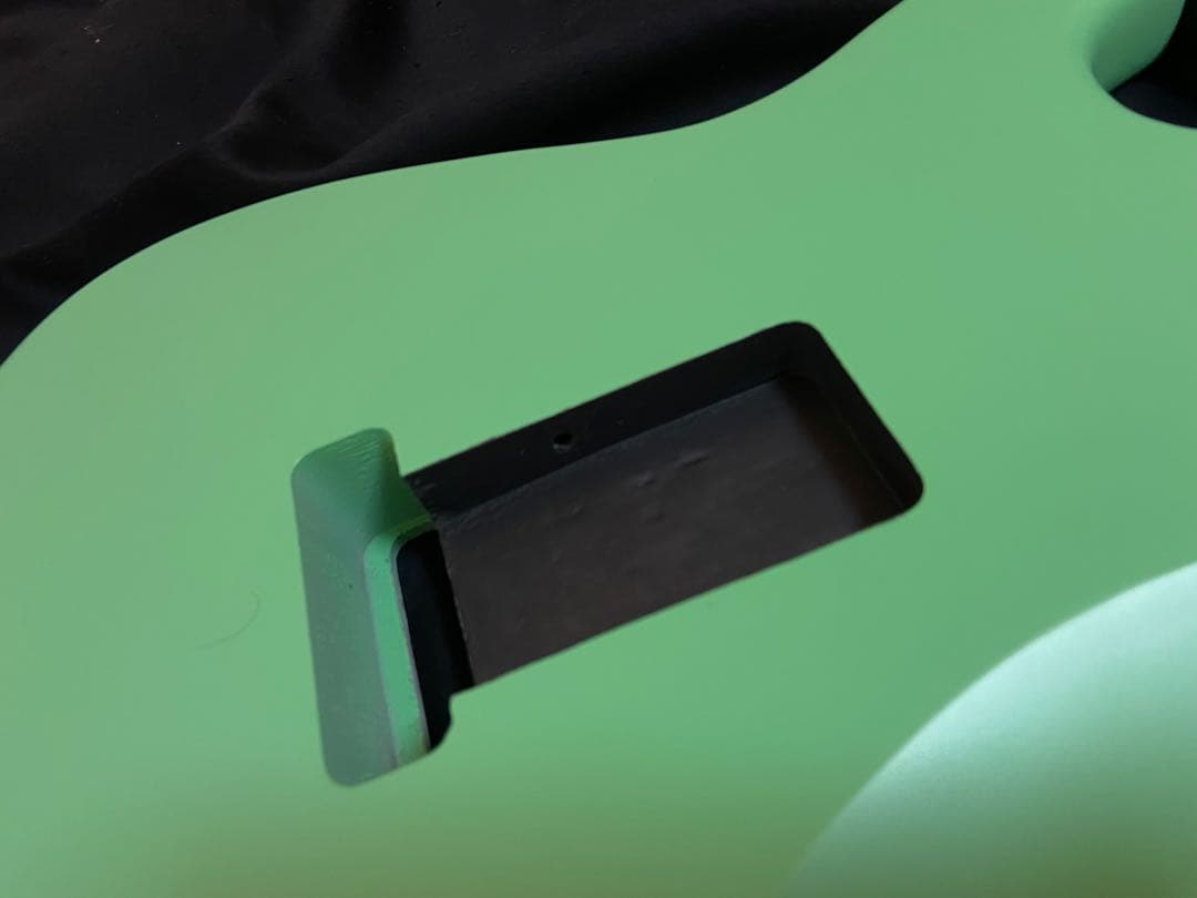 ストラトキャスターボディ（No2）SSSアルダーサテン塗装　サーフグリーンカラー