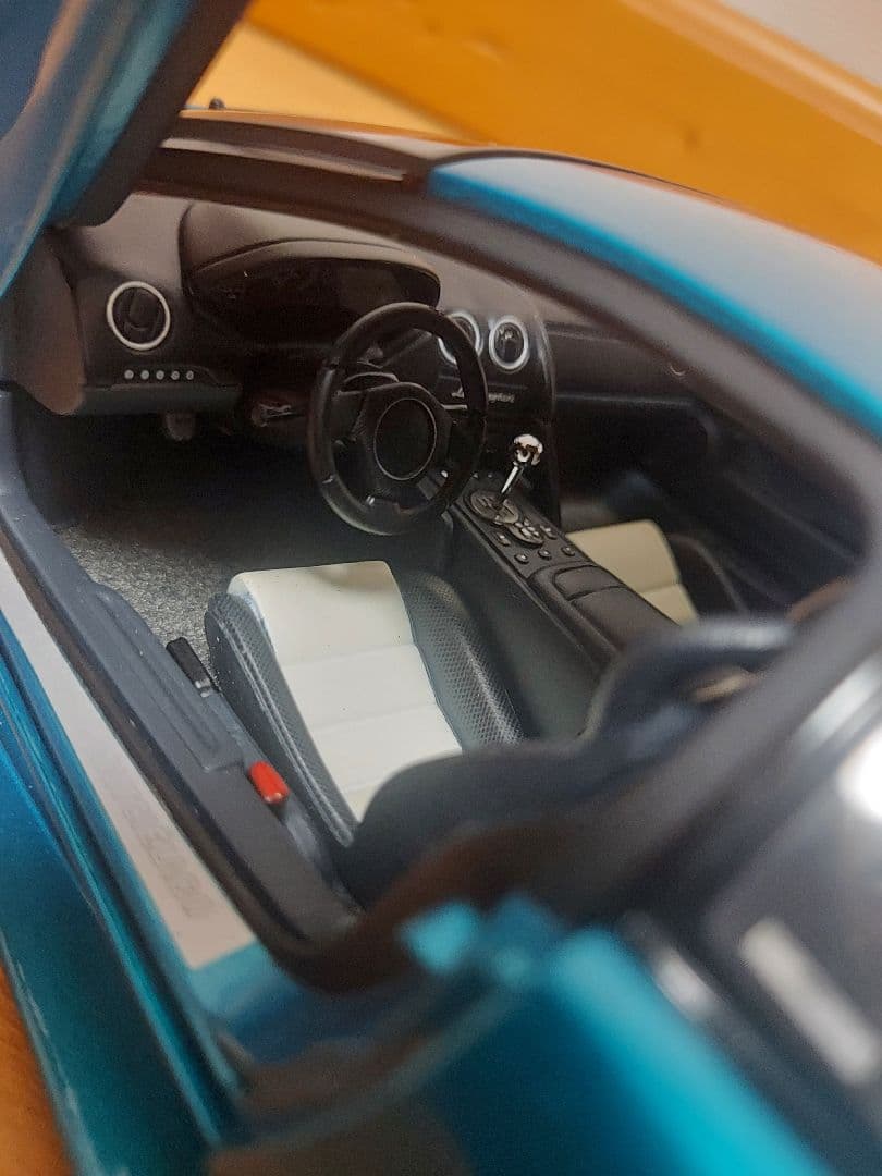 AUTOart 1/18ランボルギーニムルシエラゴ40周年2000台限定モデル
