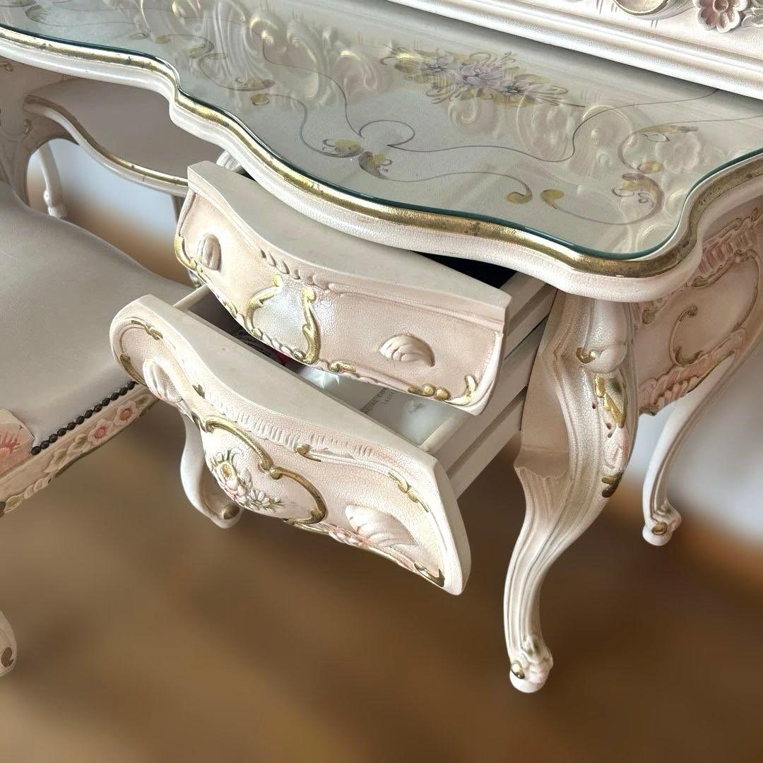 ロココ調のピンクのドレッサー ミラー、椅子 3点セット