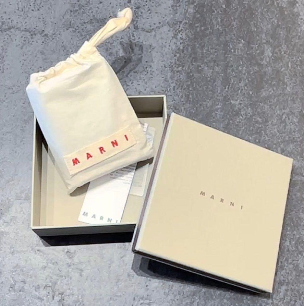 【値下げ中】MARNI 二つ折り財布 ホワイト/ネイビー/イエロー