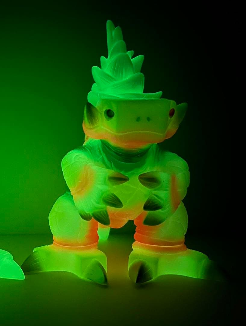 果獣　パインダム　蓄光　ソフビ　勉造形