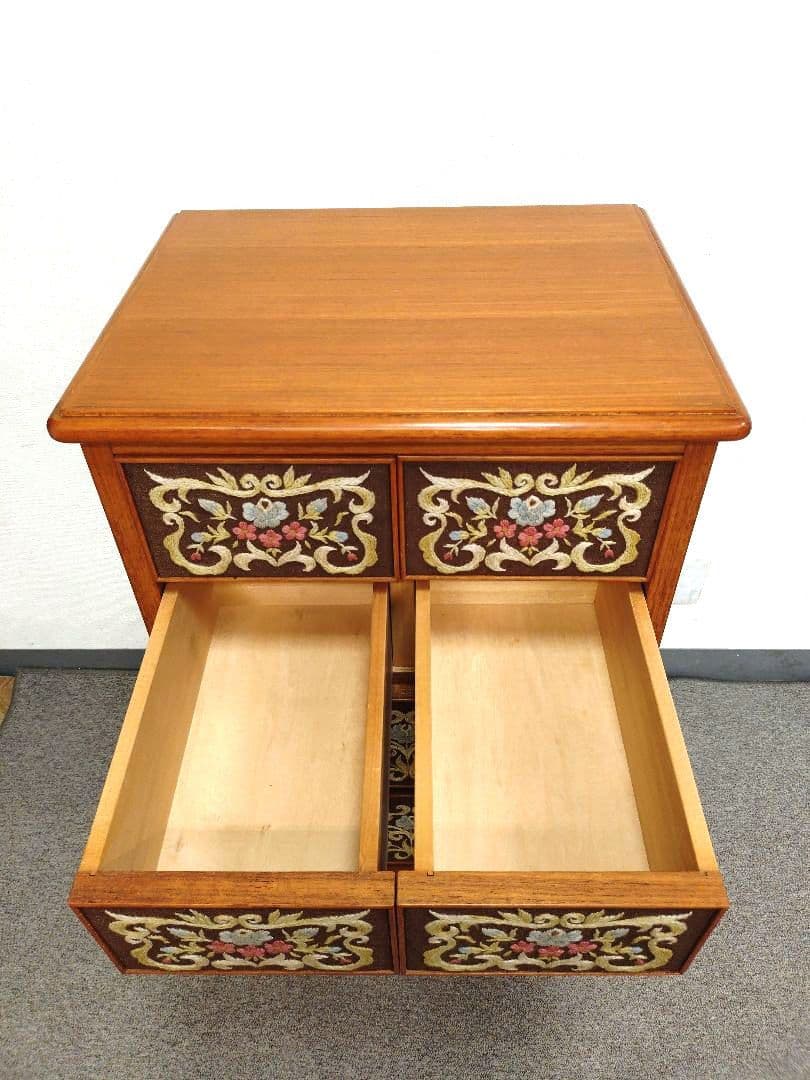 ヴィンテージ 木製タンス 刺繍装飾引き出し付き 刺繍 5段チェスト