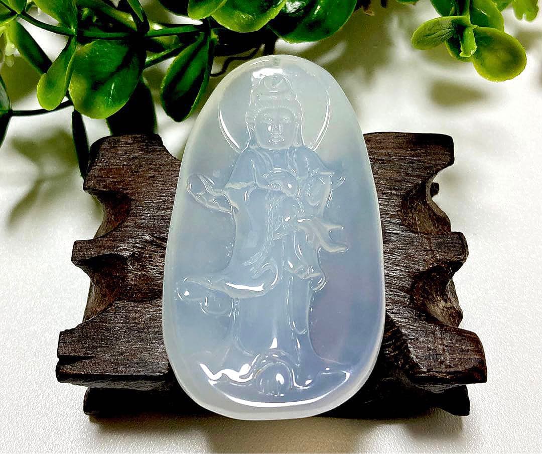 夢幻品質　秘蔵放出　神の力を授かった伝説の秘宝　古代天然白瑪瑙の観音神玉珮