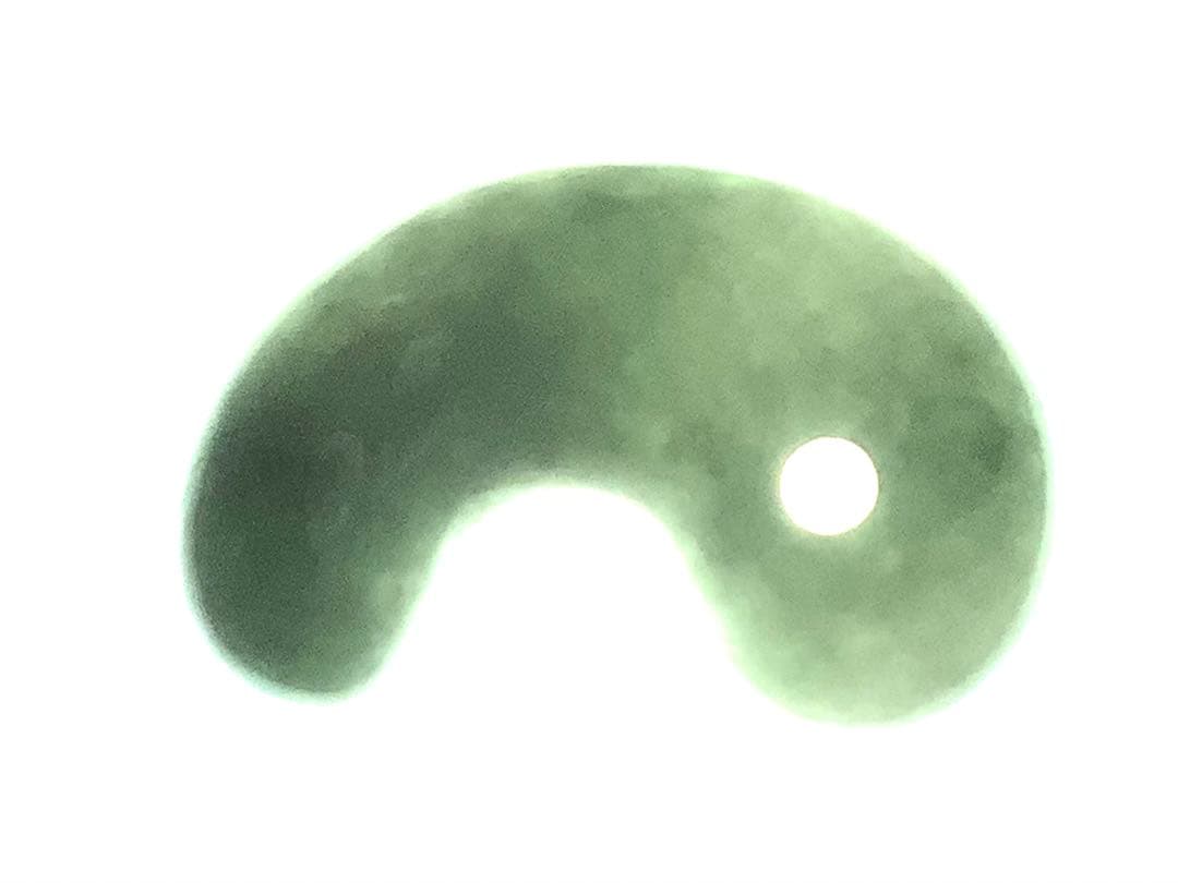 神様宿る✳氷の世界　糸魚川翡翠勾玉アイスジェイド　高額勾玉を卸し値段にて鑑別書付