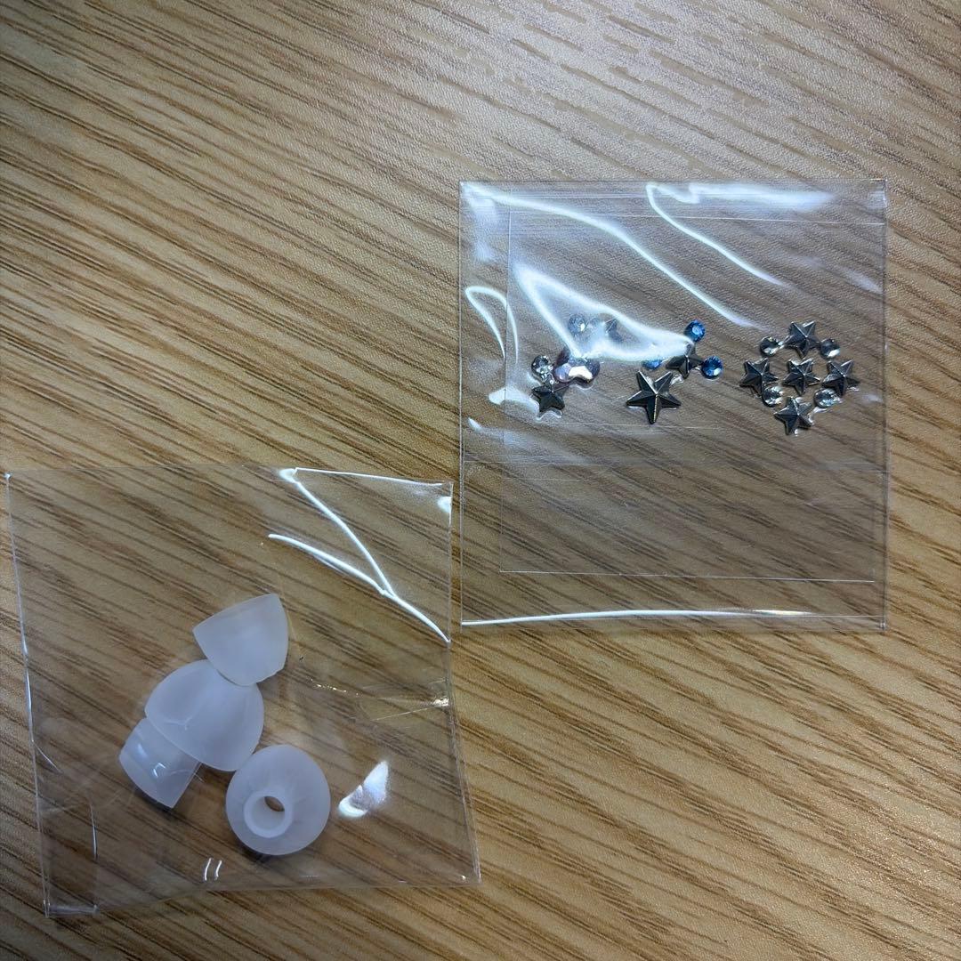 ILLIT アイリット BOMBイヤモニ風イヤホン